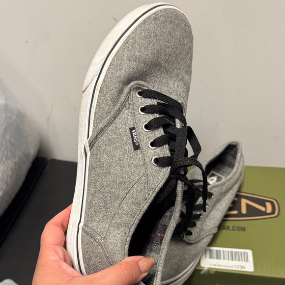 Vans Men's Gray Sneakers with Black Accents - Picture 2 of 6